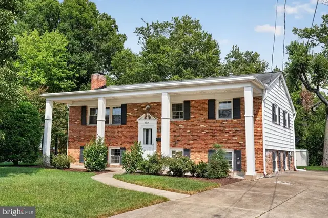 7917 Donelson St, Alexandria