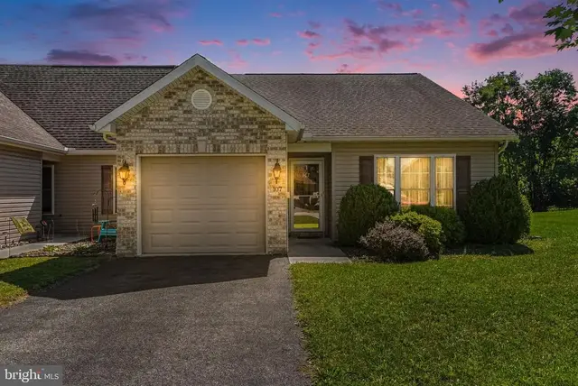 107 Touchstone Dr, Carlisle