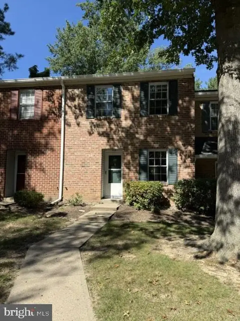 15 Magnolia Ct, LAWRENCE TWP