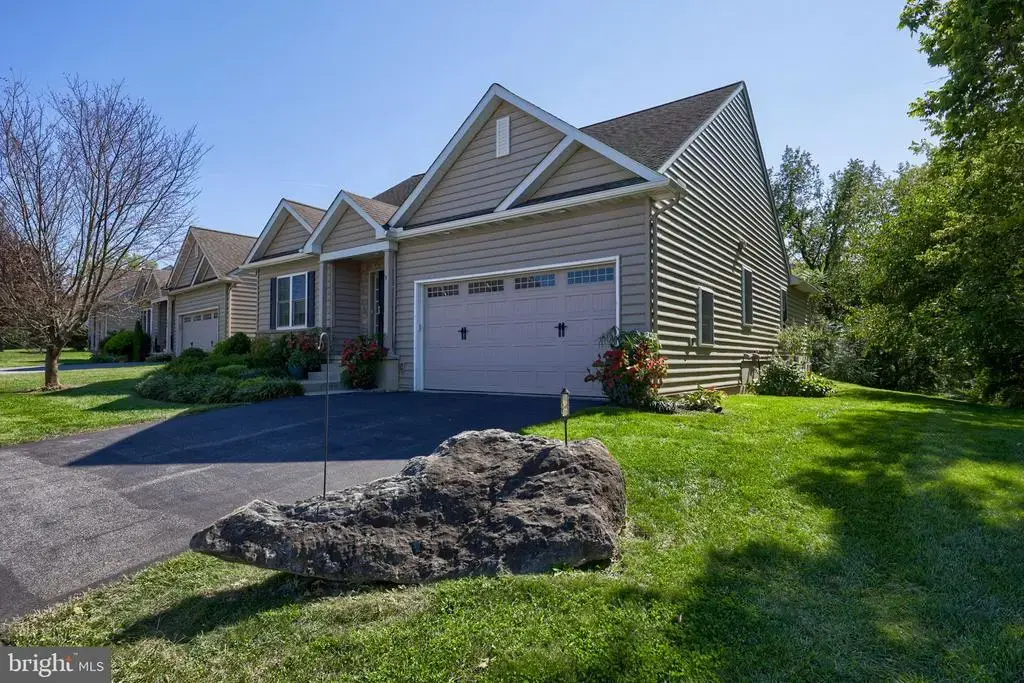 171 Waypoint Dr #229, LANCASTER