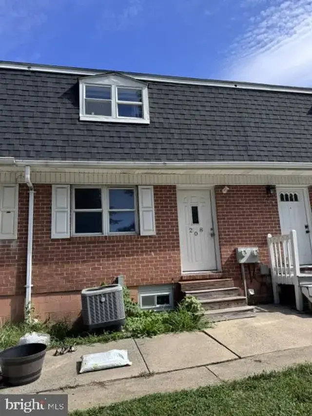 208 Aster Ln, Forest Hill