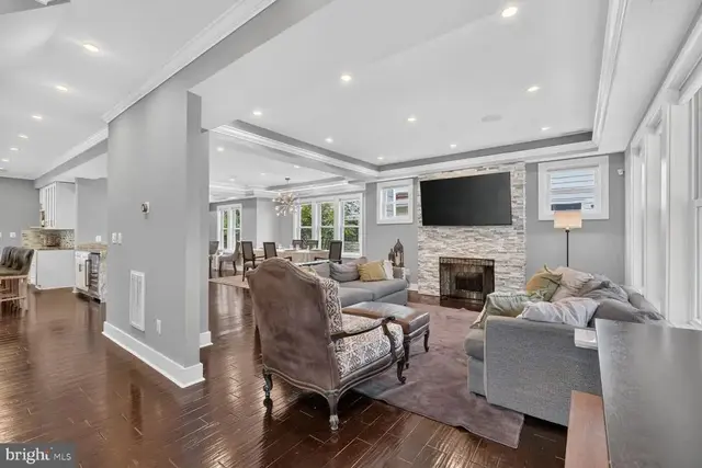 3717 30th Pl Ne, Washington