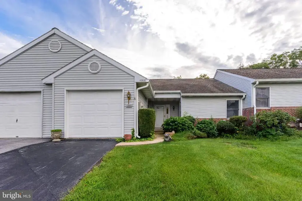 1068 Country Hill Dr, HARRISBURG