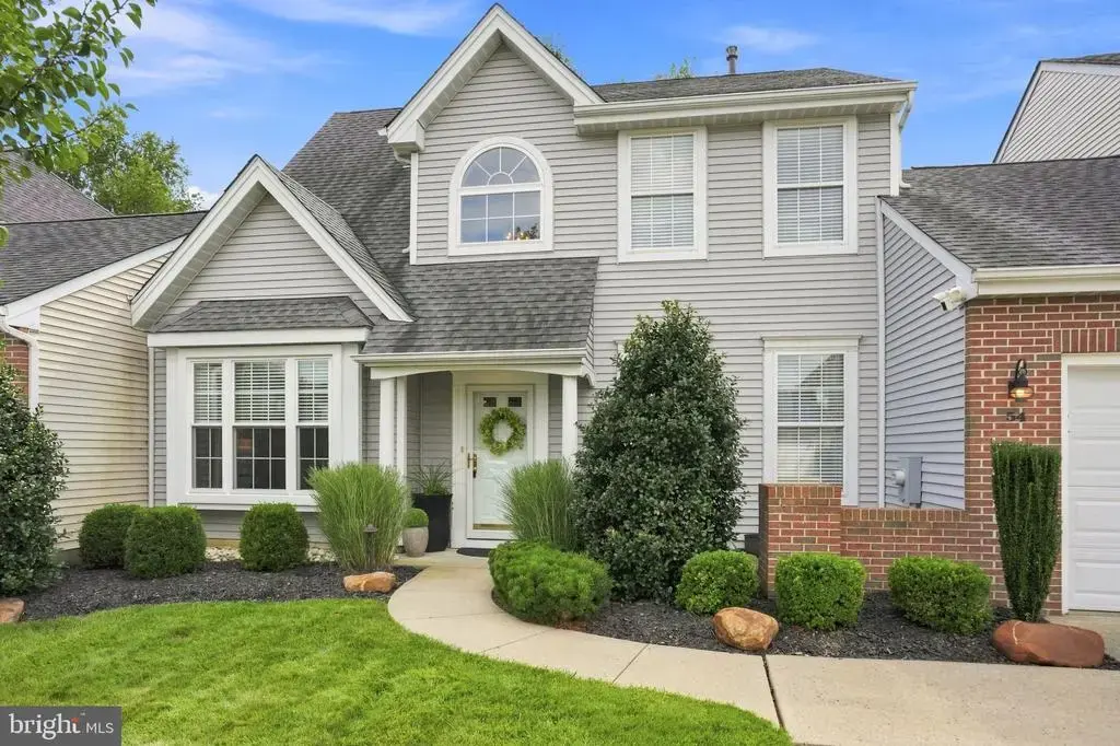 54 Fieldcrest Dr, WESTAMPTON