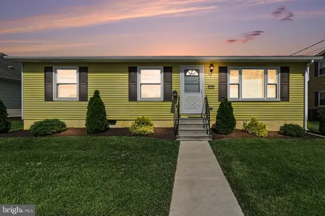 121 E Factory St, Mechanicsburg