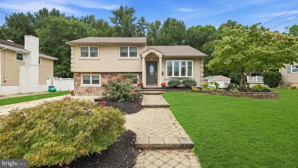 30 Pleasant Valley Dr, WEST DEPTFORD TWP