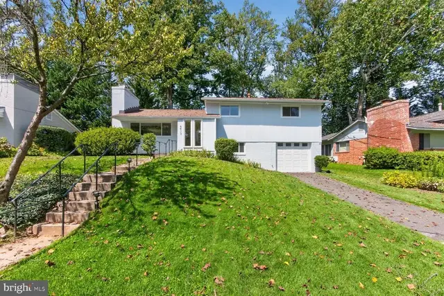 6413 Tone Dr, Bethesda