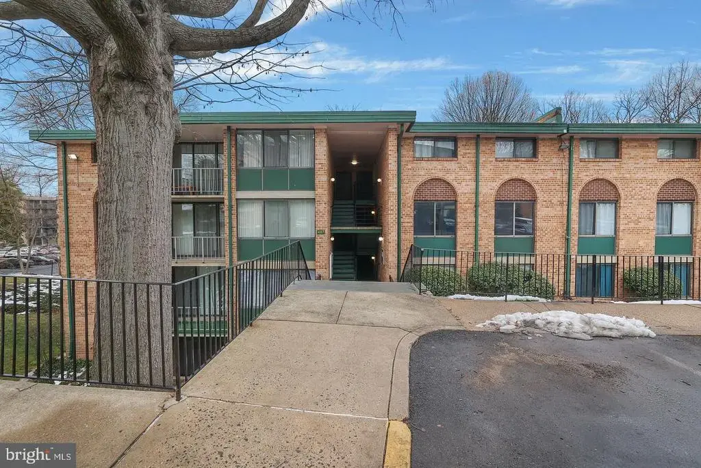 487 N Armistead St #301, ALEXANDRIA