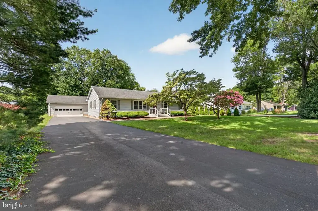 79 Acorn Ln, DOVER