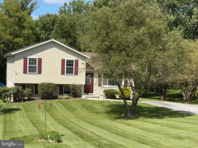 13 Foxtail Ct, Shrewsbury