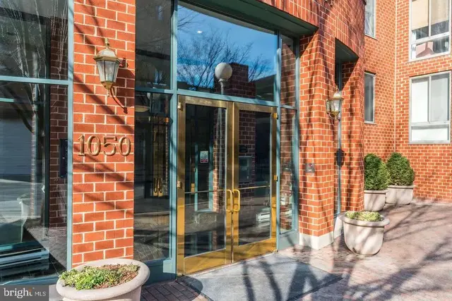 1050 N Taylor St #1-213, Arlington