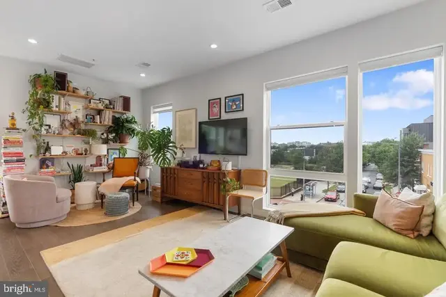 653 Irving St Nw #7, Washington