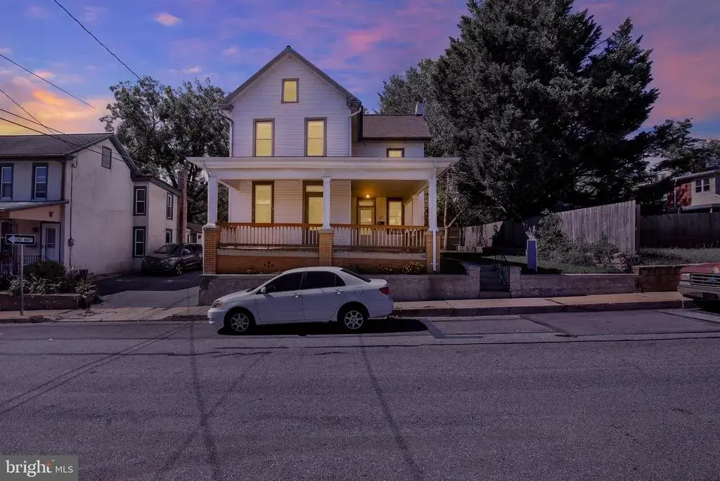 17 Oak St S, EPHRATA