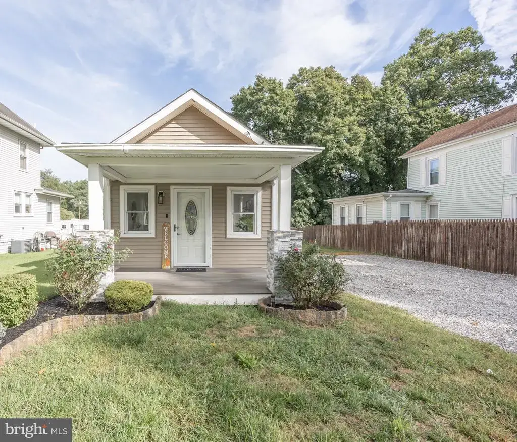 8 Columbia Ave, NEWFIELD
