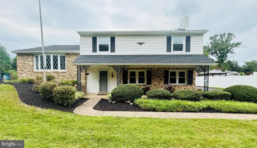 698 Beverly Rd, SOUTHAMPTON