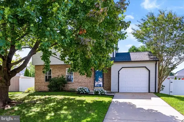 25 Avignon Dr, Newark