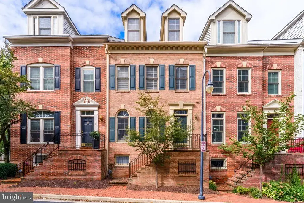 1318 N Adams Ct, ARLINGTON