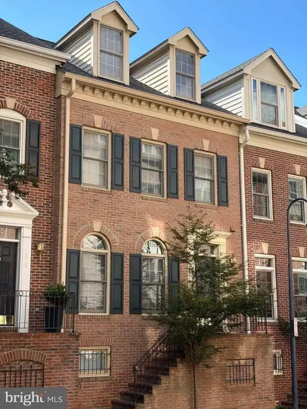 1318 N Adams Ct, ARLINGTON