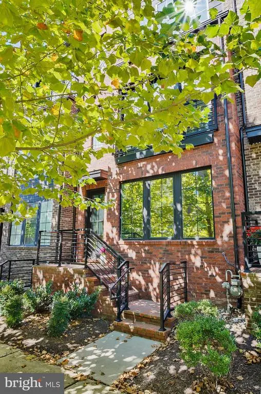 1962 Roland Clarke Pl, RESTON