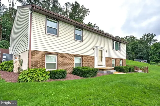 5356 Old Strasburg Rd, Kinzers