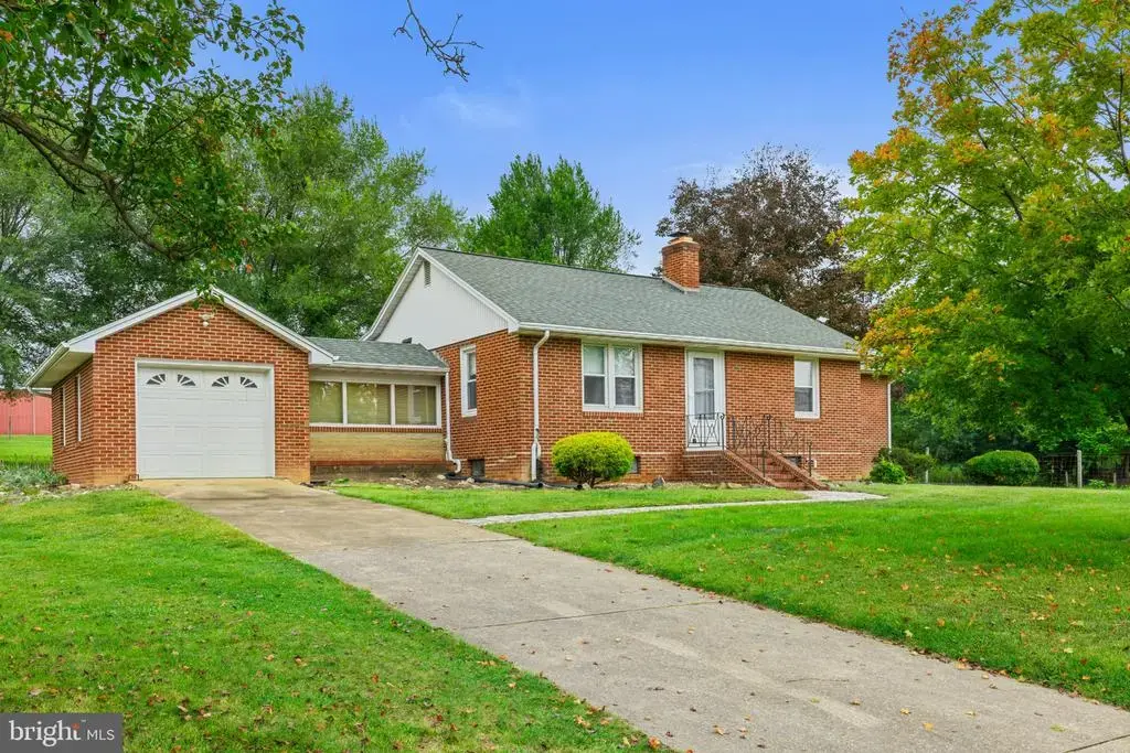 8635 N Valley Pike, HARRISONBURG