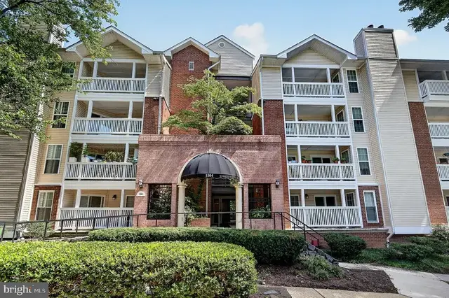 1504 Lincoln Way #216, Mclean