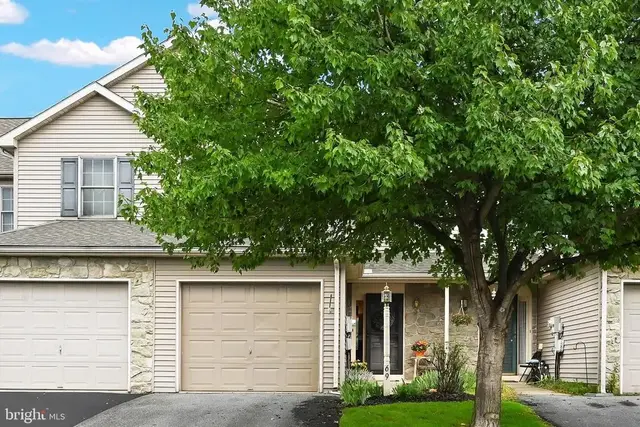 69 Pebble Creek Dr, Lititz