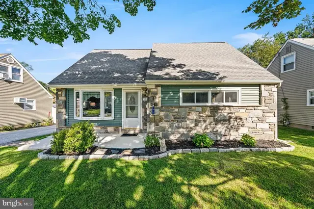 907 Brook Ave, Secane