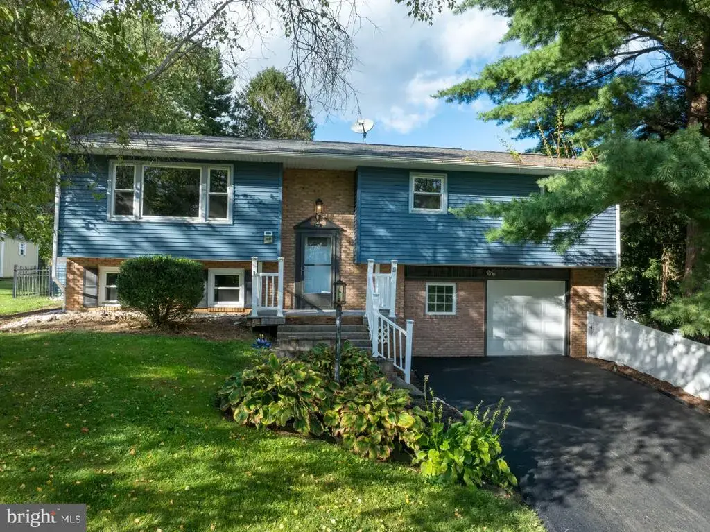 1621 Oxford Cir, STATE COLLEGE