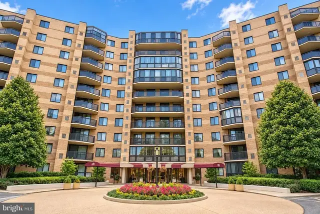 8380 Greensboro Dr #903, Mclean