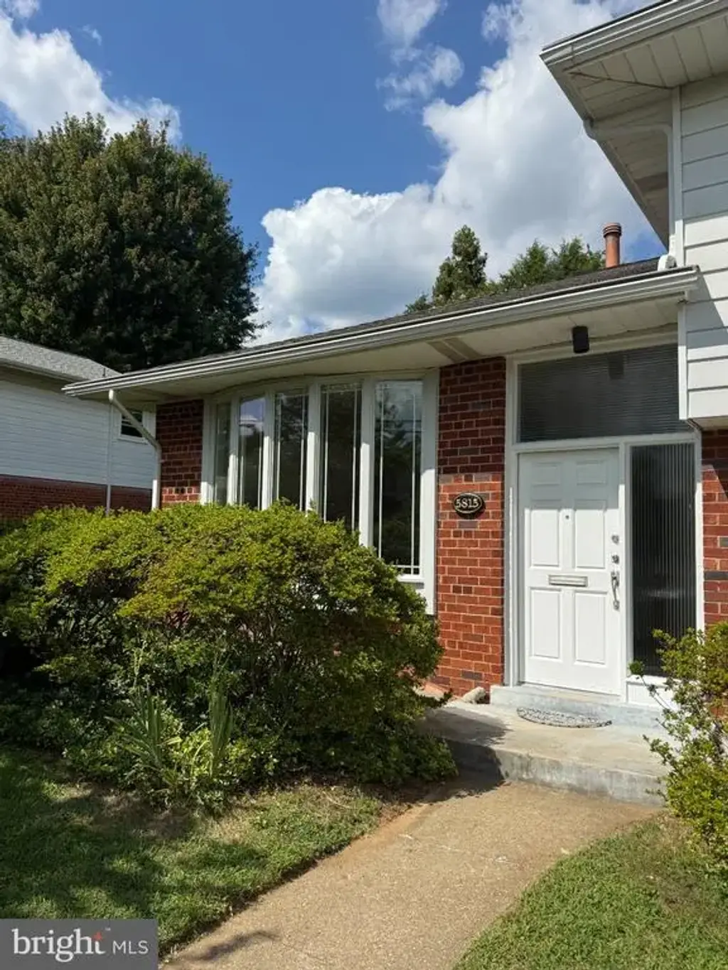 5815 Folkstone Rd, BETHESDA