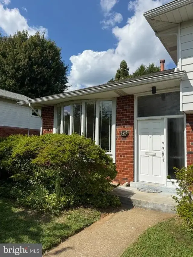 5815 Folkstone Rd, Bethesda