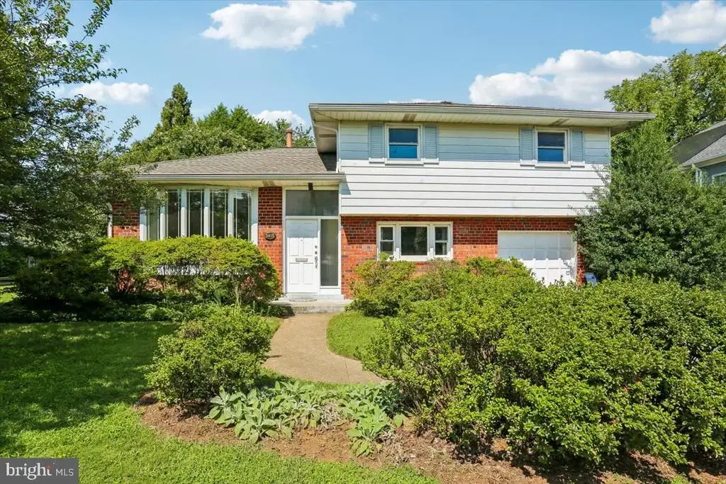 5815 Folkstone Rd, BETHESDA