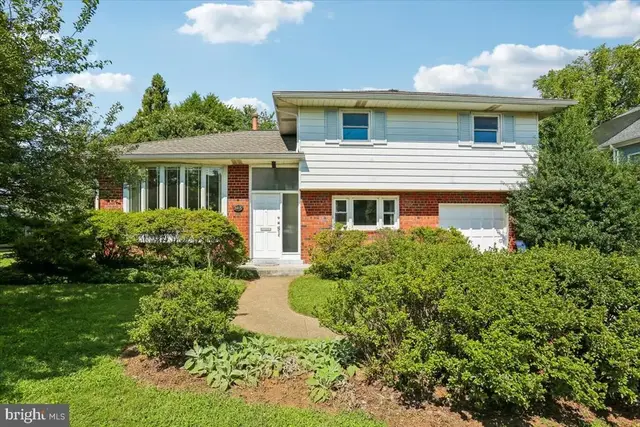 5815 Folkstone Rd, Bethesda