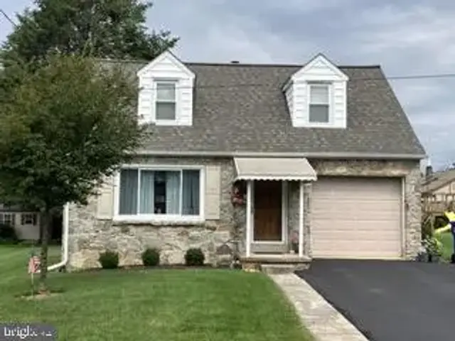 1615 Buttercup Rd, Lancaster