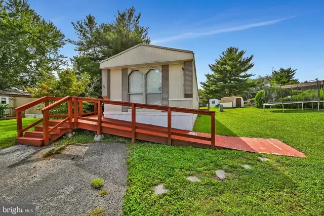 25 Willow Tree Ln, Dover