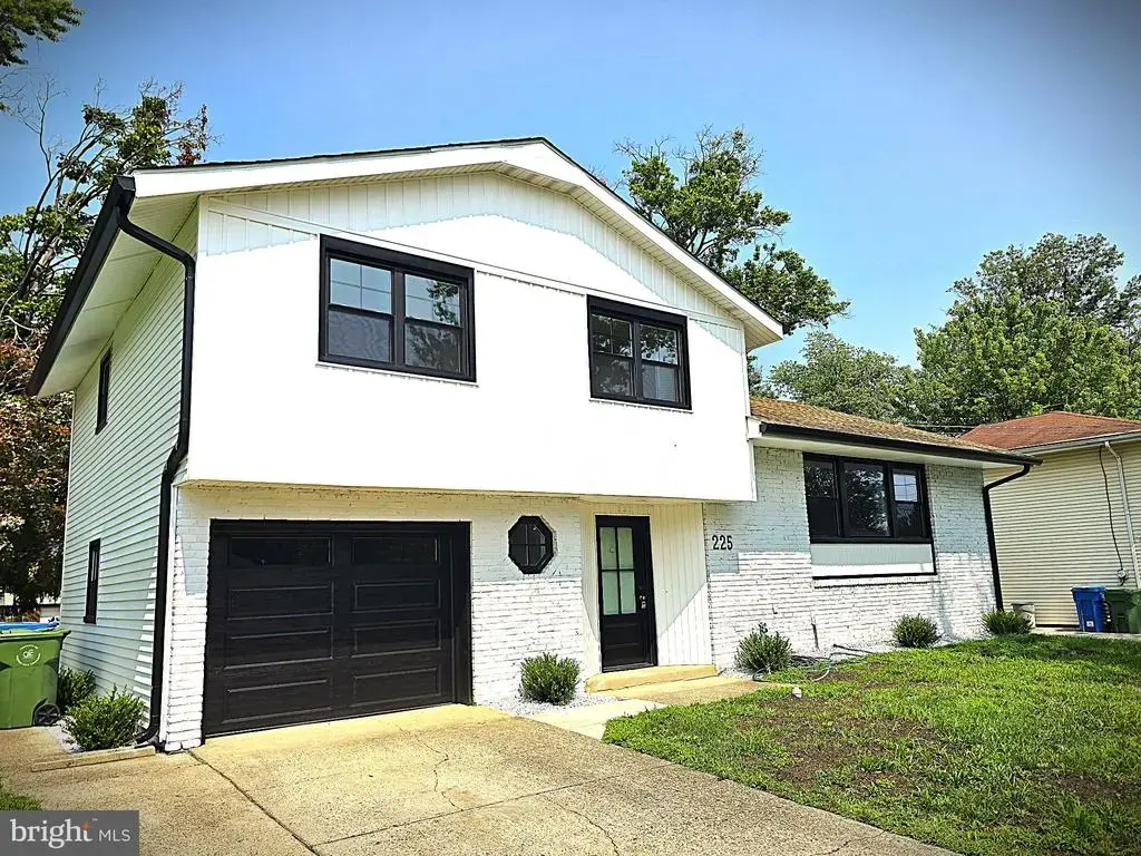 225 Drake Rd, CHERRY HILL