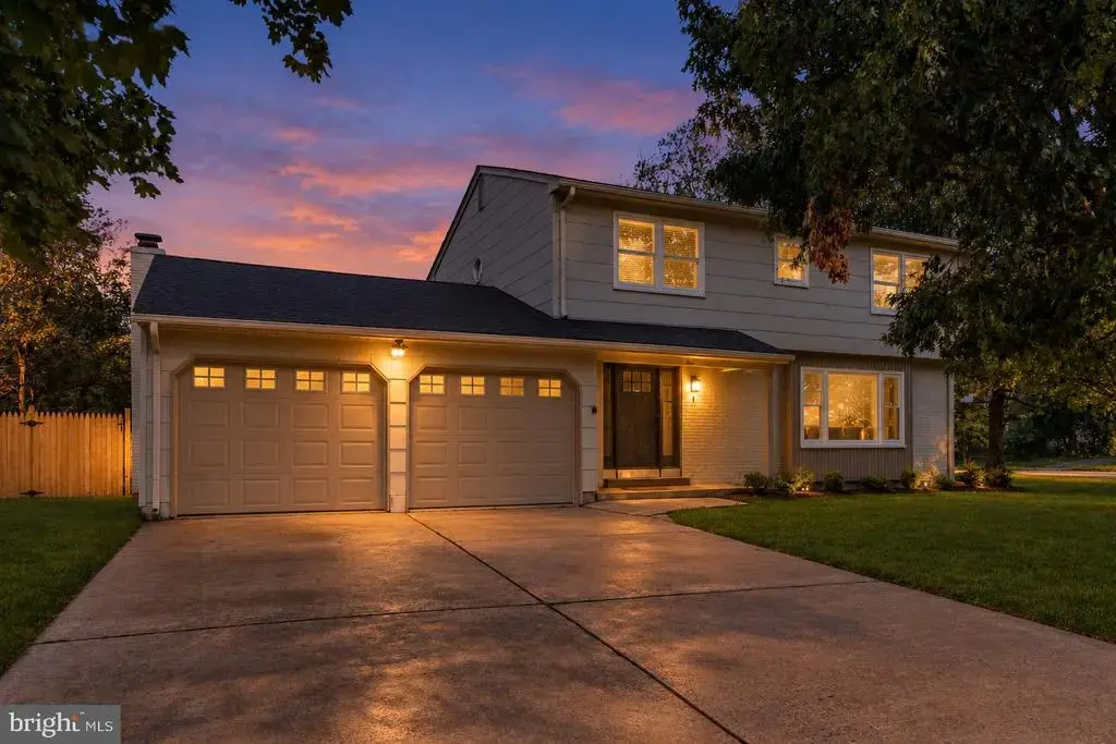 1 Colleen Cir, EWING TWP