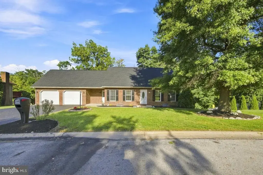 933 Redwood Ln, LEBANON