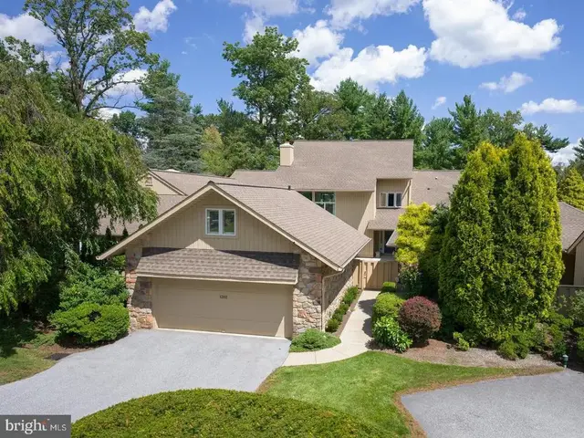 1202 Round Hill Rd, Bryn Mawr