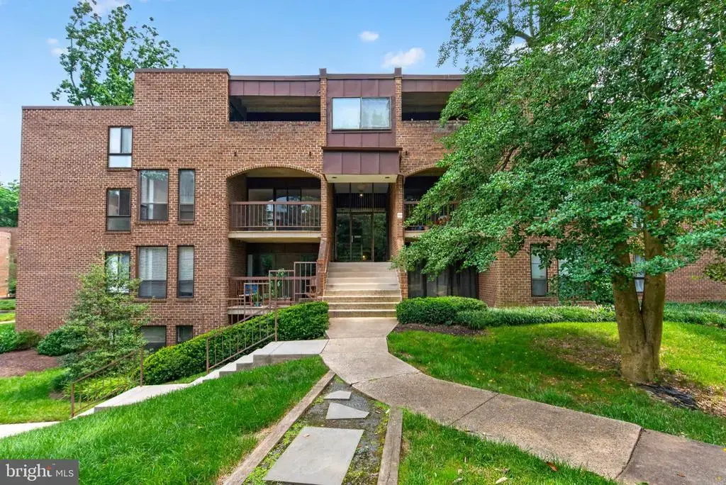 11232 Chestnut Grove Sq #233, RESTON