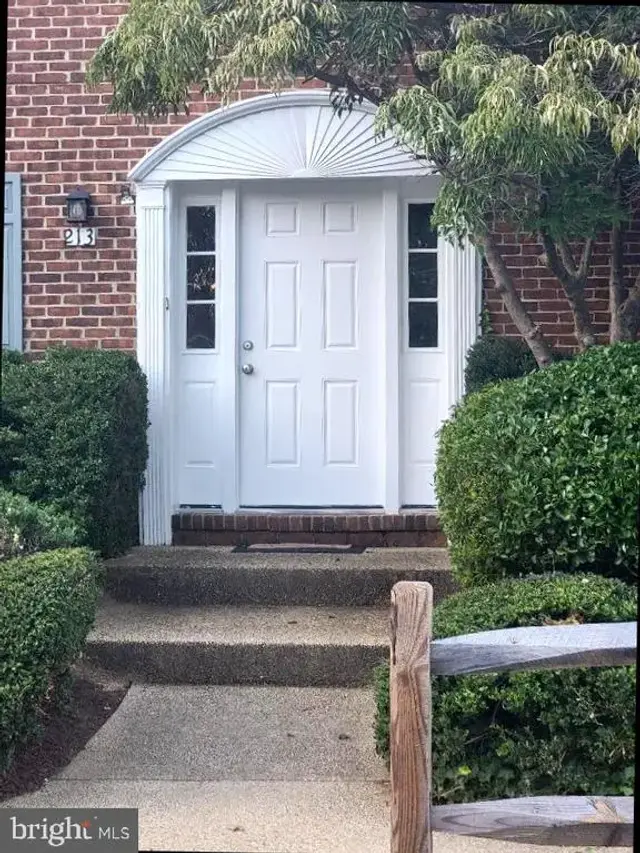 213 Heather Ct, La Plata