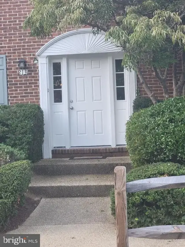 213 Heather Ct, La Plata