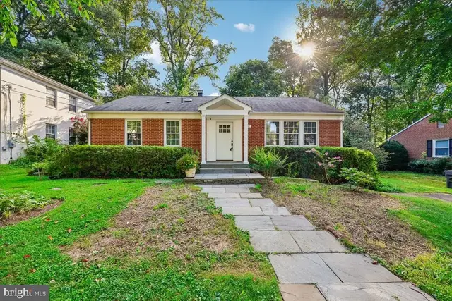 627 Crocus Dr, Rockville