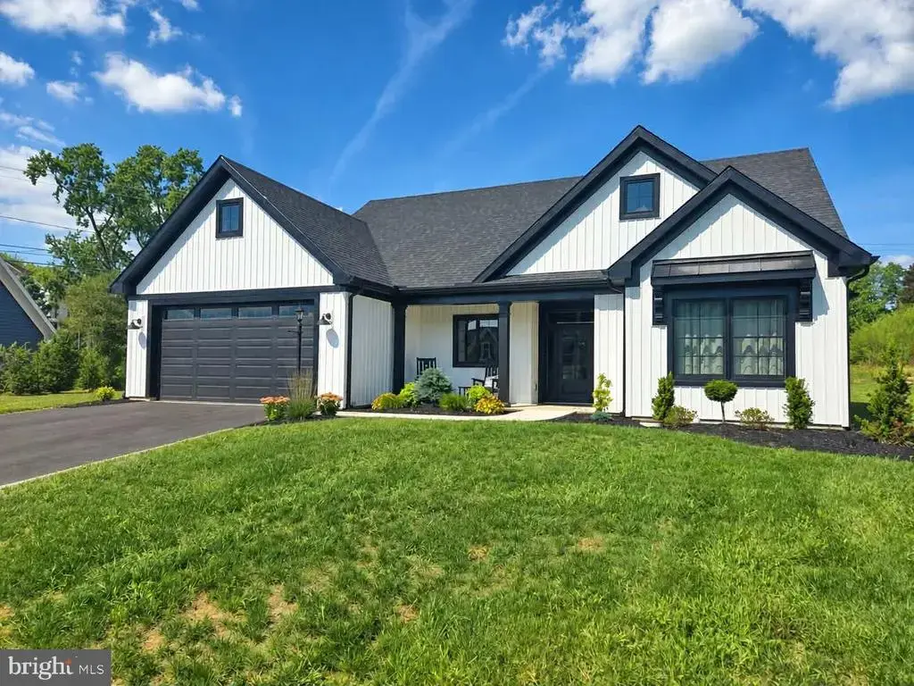 1002 Allwein Dr, LEBANON