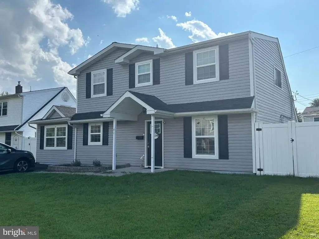 41 Neptune Ln, LEVITTOWN
