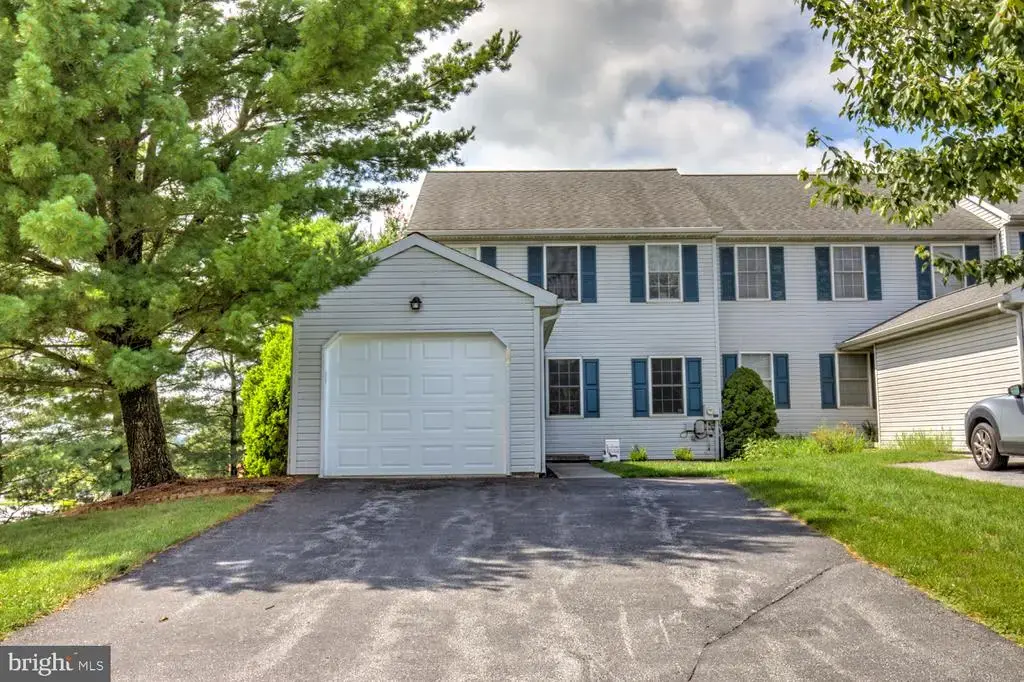 504 Wood Duck Dr, MANHEIM