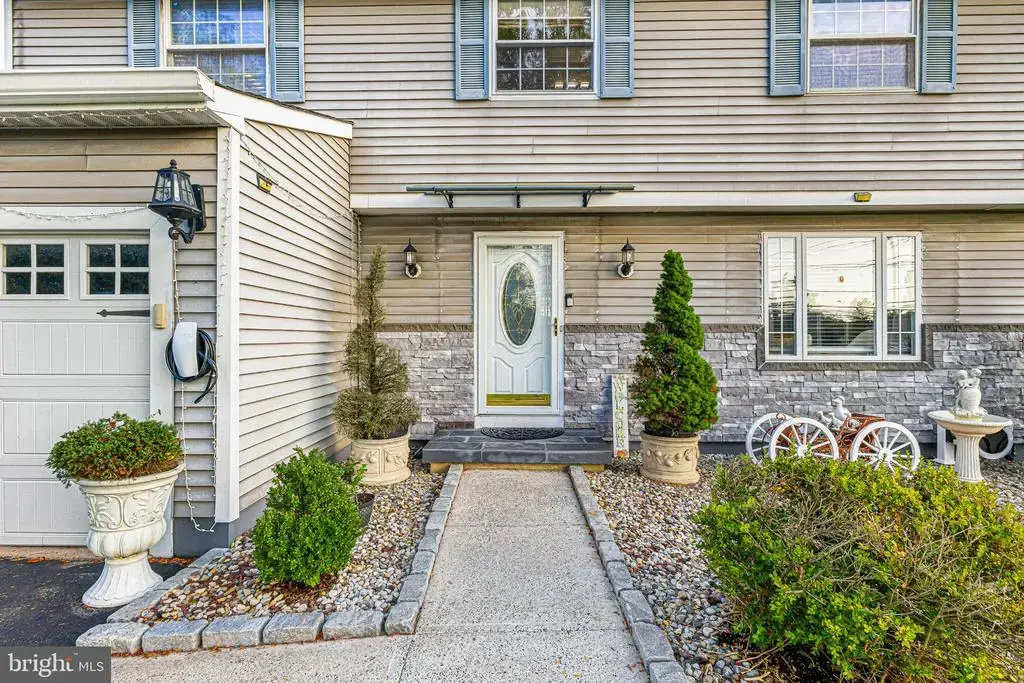 907 Edinburg Rd, TRENTON