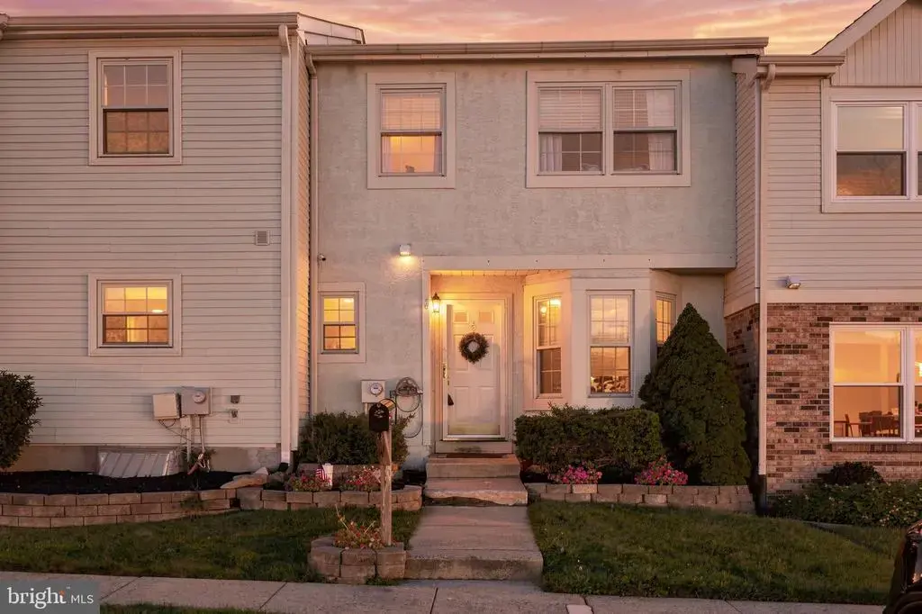 325 Wayne Ct, HOLLAND