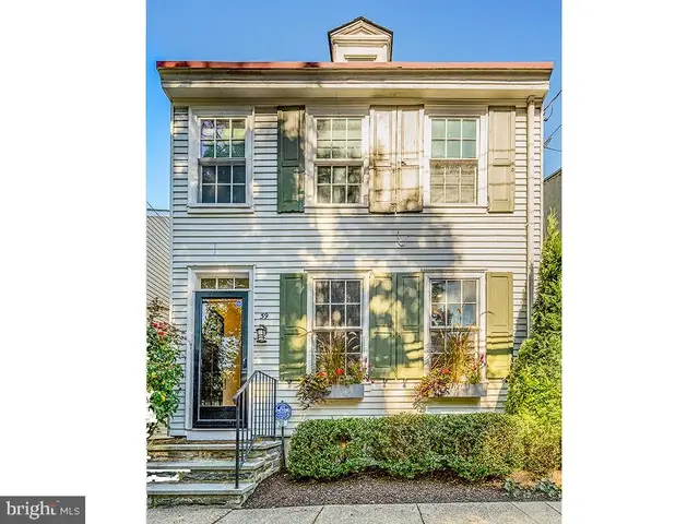 39 W Gravers Ln, Philadelphia